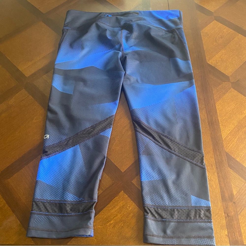 GAP G Fast cropped leggings EUC - Picture 2 of 6
